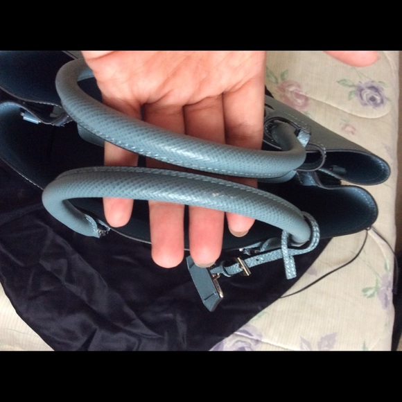 Saffiano Cuir Tote - Picture 4 of 6